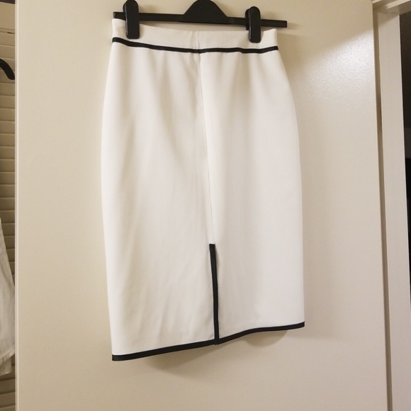Guess by Marciano Dresses & Skirts - White pencil skirt with black contrast
